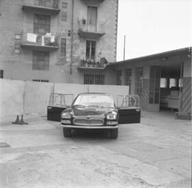 Maserati Quattroporte I (1963) - fertiggestellter Prototyp (Chassisnr. 107.004) im Hinterhof des Studio Tecnico Pietro Frua in Turin
