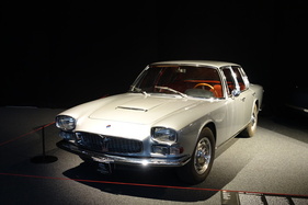 Maserati Quattroporte I (1964) – Sonderausstellung Maserati 110 Years in der Autoworld Brüssel (1964)