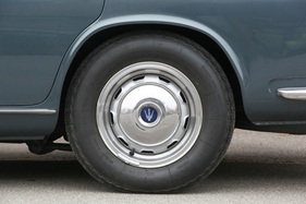 Maserati Quattroporte I (1965) - Dreizack auch auf dem Raddeckel