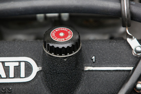 Maserati Quattroporte I (1965) - Öleinfüllstutzen