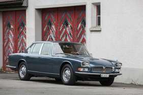 Maserati Quattroporte I (1965) - die breiten Cibié-Scheinwerfer kamen auch beim 5000 GT schon zum Einsatz