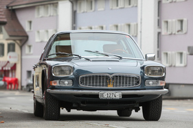 Maserati Quattroporte I (1965) - von vorne wirkt der Wagen fast noch schlichter