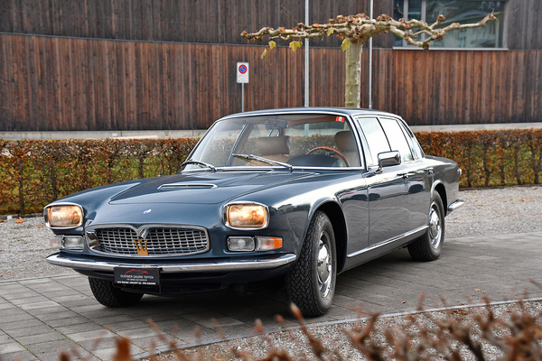 Image: Maserati Quattroporte I 4200 (1965) - offered as lot 107 at the Oldtimer Galerie Toffen auction in Gstaad on December 29, 2021