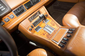 Maserati Quattroporte II (1986) - die meisten Quattroporte wurden automatisch geschaltet, Sitzverstellung und Fenster wurden elektrisch angesteuert
