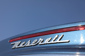 Maserati Spyder Cambiocorsa (2003) - grosser Maserati-Schriftzug am Heck (2003)