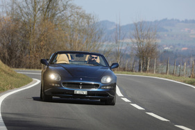 Maserati Spyder Cambiocorsa (2003) - ... oder auch um Kurven brettern, ...