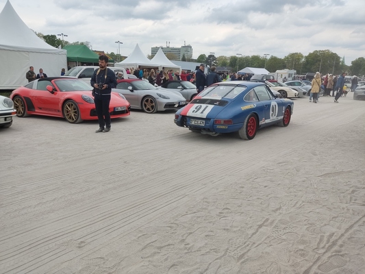 Maske empfohlen: nicht gegen Covid, sondern zum Schutz vor Staublunge – Porsche-Treffen Dinslaken 2022