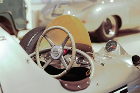 Mathé Porsche Spezial "Fetzenflieger" (1952) - der Drehzahlmesser auf der Fronthaube - Prototyp Automuseum