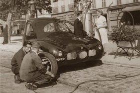 Mathis VL 333 (1946) - while refueling