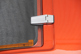 Matra-Simca Bagheera (1974) - aussenliegende Scharniere für die Heckklappe