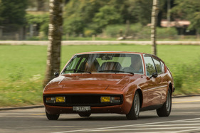 Matra-Simca Bagheera (1974) - man sitzt flach im Bagheera, die Sicht nach vorne ist gut Matra-Simca Bagheera (1974) - man sitzt flach im Bagheera, die Sicht nach vorne ist gut