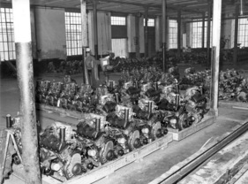 Matra-Simca Bagheera (1975) - die Motoren stehen bereit für den Einbau