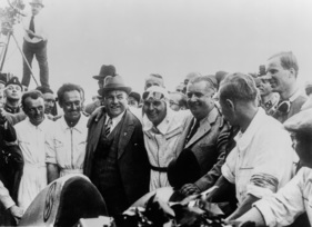 Max Sailer, Hermann Lang, Alfred Neubauer und Richard Seaman - Internationales Avus-Rennen (1937)