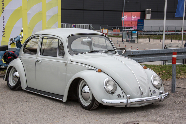 Maximal tiefergelegter Käfer – Retro Saisonauftakt 2025