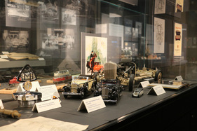 Bild Maybach-Ausstellung, Blick in Vitrine