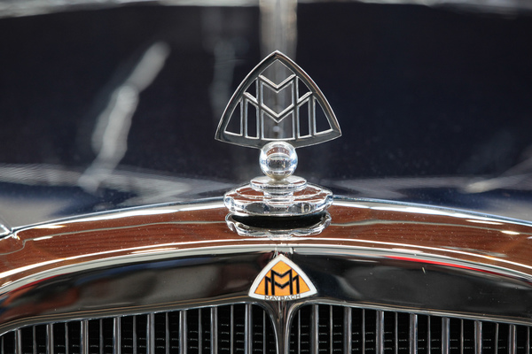 Maybach-Markenzeichen als Kühlerfigur - Motorworld Classics Bodensee 2019