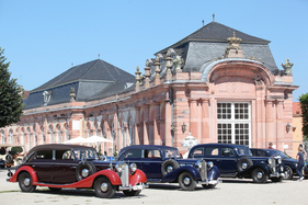 Maybach SW 38 (1938) - Spohn Cabriolet neben anderen Maybach-Fahrzeugen anlässlich der 100-Jahre-Sonderschau - Classic-Gala Schwetzingen 2021