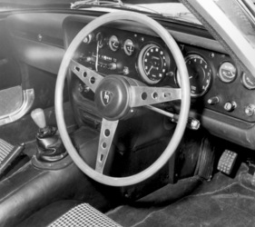Mazda 110 S (1968) - Lenkrad und Armaturenbrett