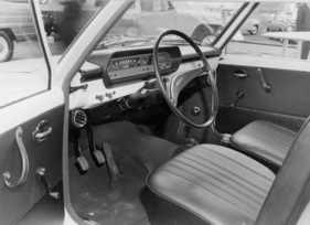 Mazda 1200 (1970) - einfache, aber funktionelle Innenausstattung - Genfer Autosalon 1970