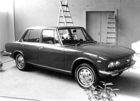 Mazda 1500 (1967) - erstmals in Genf, japanische Mittelklasse-Limousine mit Bertone-Karosserie und vornehmer Innenausstattung für 10'500 Franken - Genfer Autosalon 1967
