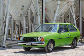 Mazda 323 1300 (1978) - 383,5 cm lang