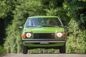 Mazda 323 1300 (1978) - der Besitzer fuhr bereits in seiner Jugend einen 323, darum kaufte er ihn sich später nochmals