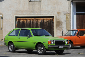 Mazda 323 1300 (1978) - ganz schon bunt