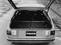 Mazda 323 (1977) - Hecktüre öffnet bis zu den Scheinwerfern