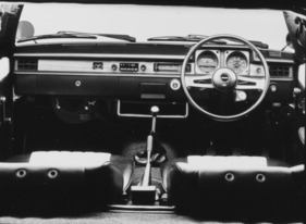 Mazda 323 (1977) - Interieur der japanischen Deluxe-Ausüführung
