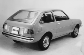 Mazda 323 (1977) - als Dreitürer mit 1300 cm3 für den Export