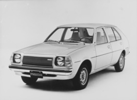 Mazda 323 (1977) - fünftürige Ausführung mit 1300 cm3 für Eurpoa, ohne Rückspiegel