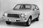 Mazda 323 (1977) - für Europa gebauter Dreitürer mit einem Aussenspiegel