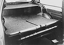 Bild: Mazda 323 (1977) - umklappbare Rückbank beim dreitürigen Modell