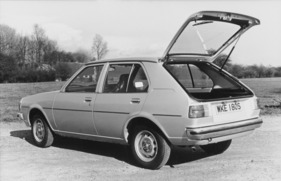 Mazda 323 (1978) - fünftürige Version mit offener Hecktüre