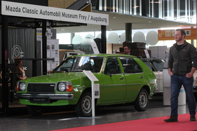 Mazda 323 (1979) - hatte noch Heckantrieb! - Retro Classics Stuttgart 2020