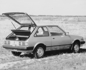 Mazda 323 (1981) - nun als Fronttriebler und deutlich kantigerem Design