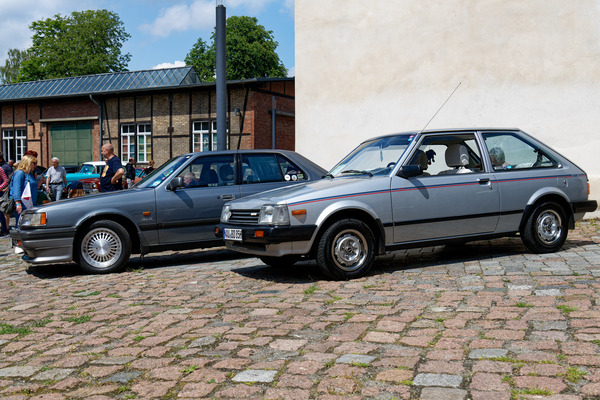 Bild Mazda 323 (1985) – Mazda 929 (1989) – Japaner der 80er sind auf Oldtimertreffen dünn gesät – Oldtimer Open Air 2024