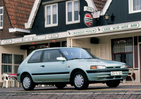 Mazda 323 (1990) - mit Frontantrieb (1990)