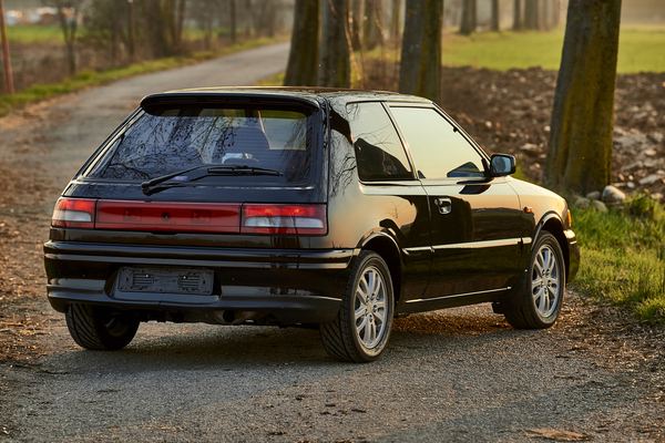 Mazda 323 GT-R (1994) - mit Heckscheibenwischer - ob Rallye-Fahrer das brauchen?