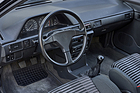 Mazda 323 GT-R (1994) - schilchtes Interieur mit Lederlenkrad