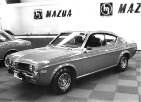 Mazda 929 - Premiere in Genf, mit 1,8-Liter-Motor und 110 SAE-PS - Karosserieform identisch mit dem RX-4 mit Wankelmotor - am Genfer Automobilsalon 1974