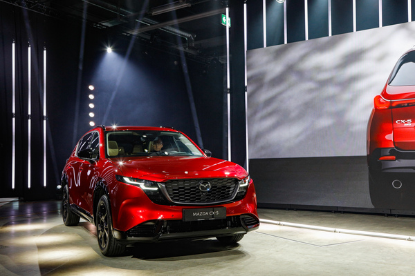 Mazda CX-5 (2025) - SUV für den Schweizer Geschmack - auf der "Media Stage" der 38. Auto Zürich 2025
