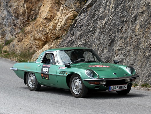 Mazda Cosmo 110 S (1969) - Der Mazda fühlt sich in den Bergen wohl