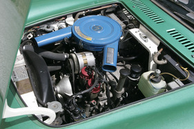Mazda Cosmo 110 S (1969) - Der Zweischeiben-Wankelmotor sitzt tief im Motorraum