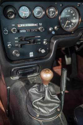 Mazda Cosmo 110 S (1969) - Handbremse rechts vom Schalthebel