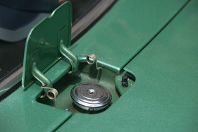 Mazda Cosmo 110 S (1969) - Tankklappe und abschliessbarer Tankdeckel