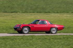 Mazda Cosmo 110 S (1969) - die weit vorne montierten Spiegel sind typisch für einen Japaner aus dieser Zeit