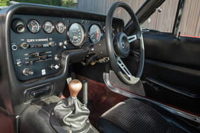 Mazda Cosmo 110 S (1969) - kurzer Schalthebel für das Sortieren der fünf Vorwärtsgänge