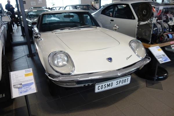 Mazda Cosmo 110S von 1967 - Weltweit erstes Serienauto mit Zweischeiben-Wankelmotor