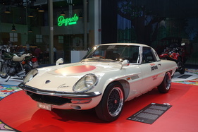Mazda Cosmo Serie II (1970) – mit Wankelmotor – Sonderausstellung "Big in Japan" in der Autoworld Brüssel